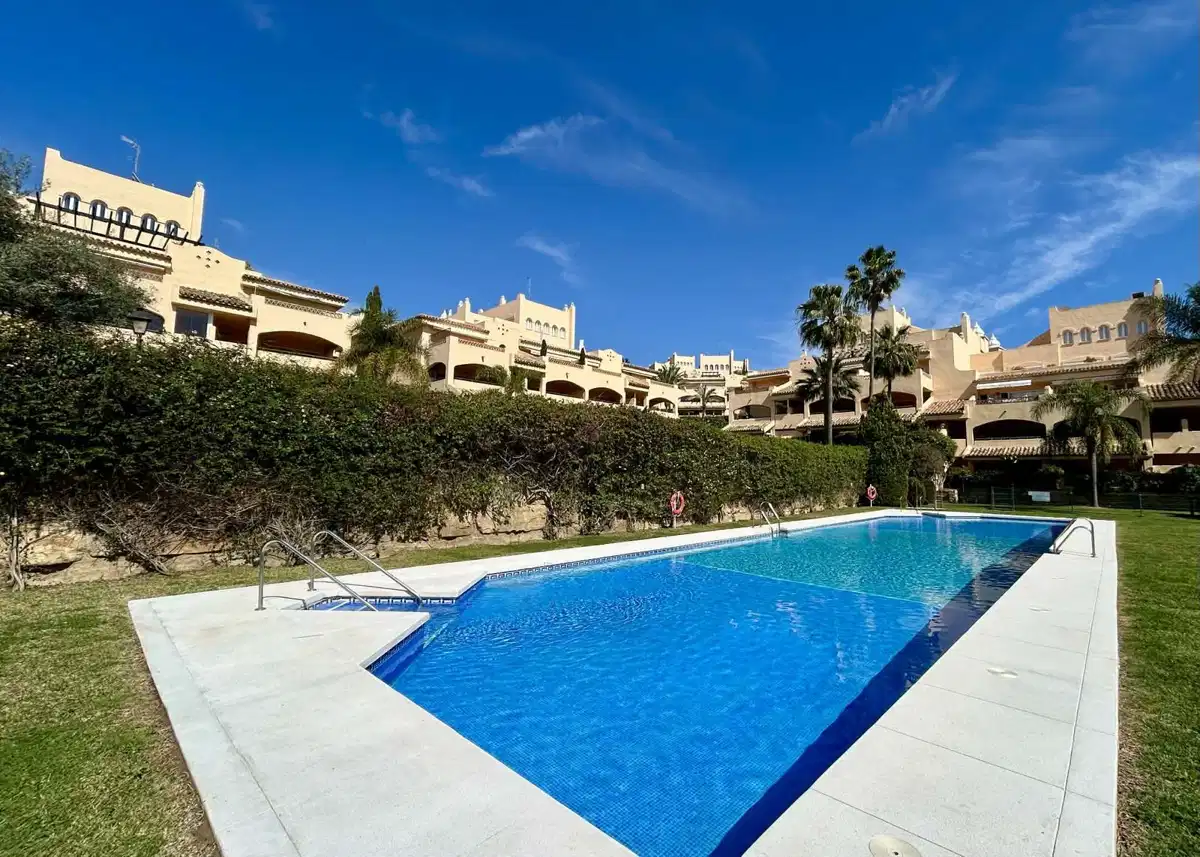 2 bedrooms, 2 bathrooms Apartment in Elviria