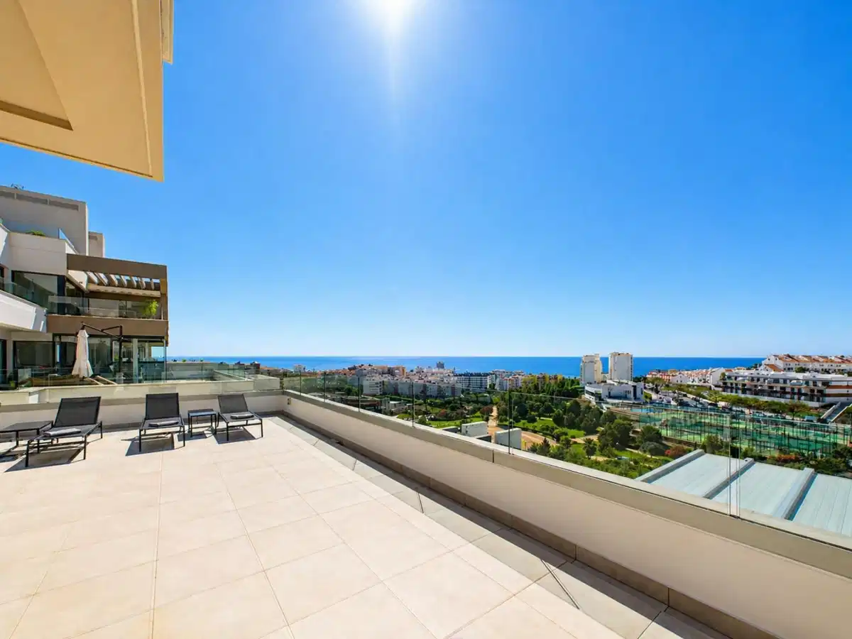 4 bedrooms, 3 bathrooms Apartment in Estepona