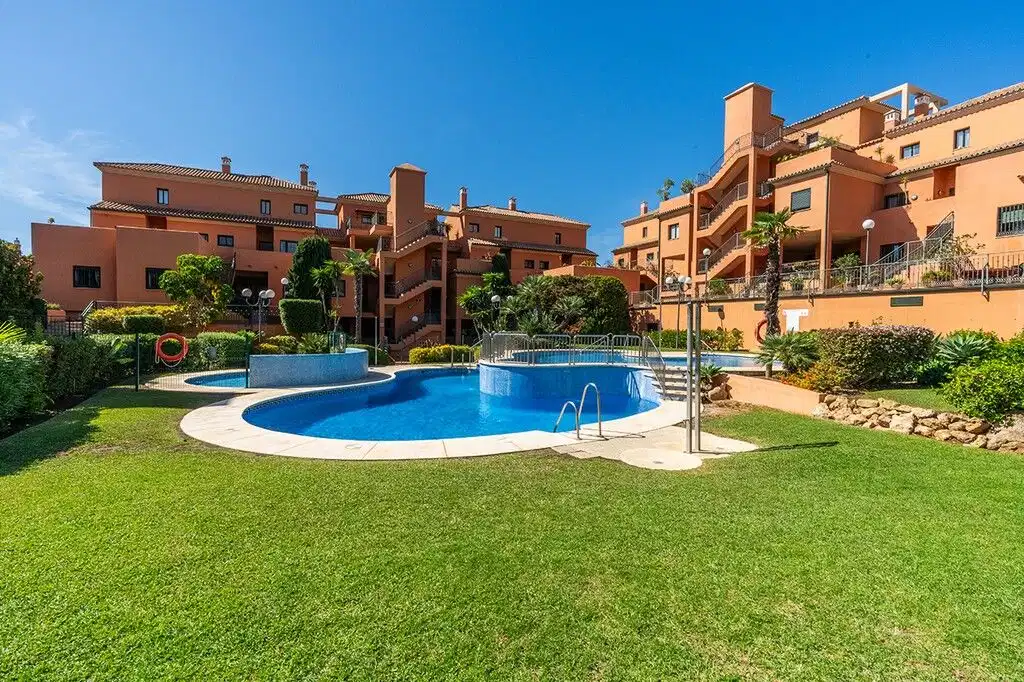 2 bedrooms, 2 bathrooms Apartment in Elviria