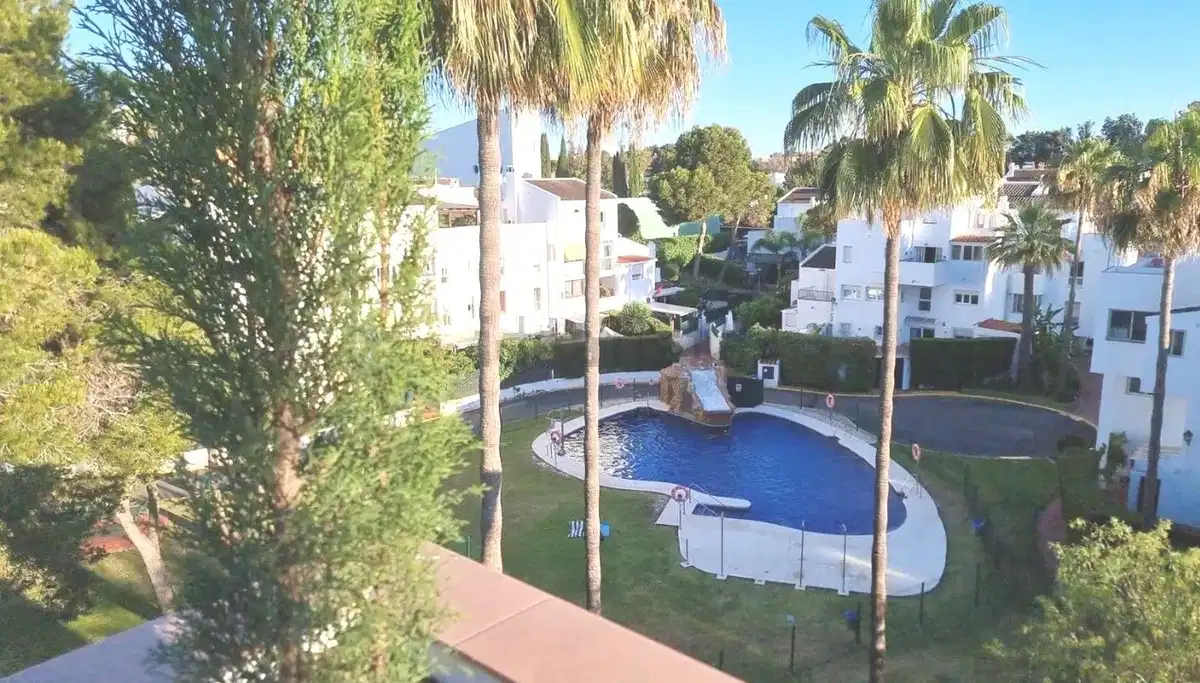 3 bedrooms, 1 bathrooms Penthouse in Elviria