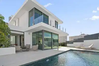 3 - 4 bedrooms, 2 - 4 bathrooms Villa in Benidorm