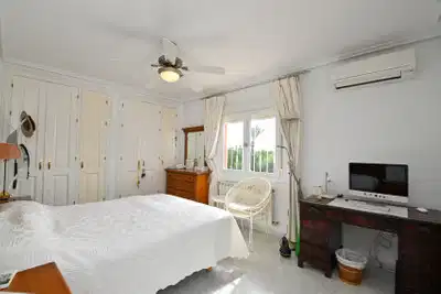 4 bedrooms, 2 bathrooms Villa in Orihuela Costa thumb 12
