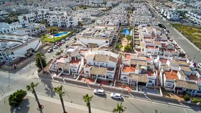 3 bedrooms, 2 bathrooms Townhouse in Punta Prima thumb 2