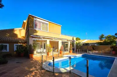 5 bedrooms, 3 bathrooms Villa in Campoamor