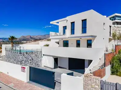 4 bedrooms, 3.5 bathrooms Villa in Finestrat