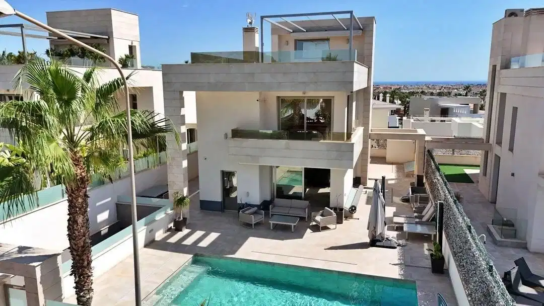 5 bedrooms, 5 bathrooms Villa in Orihuela Costa