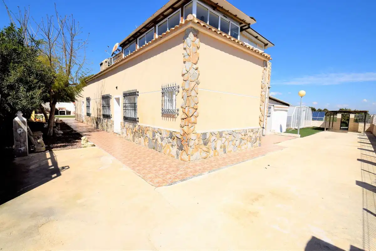 5 bedrooms, 4 bathrooms Villa in Rojales