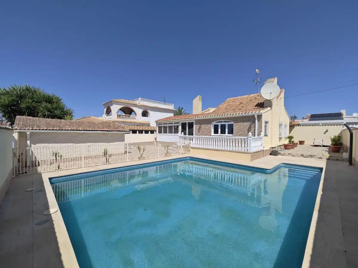 2 bedrooms, 2 bathrooms Villa in Orihuela Costa
