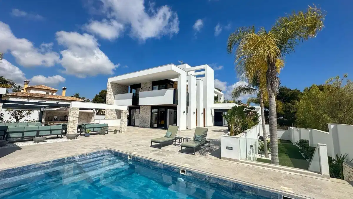 4 bedrooms, 6 bathrooms Villa in Orihuela Costa