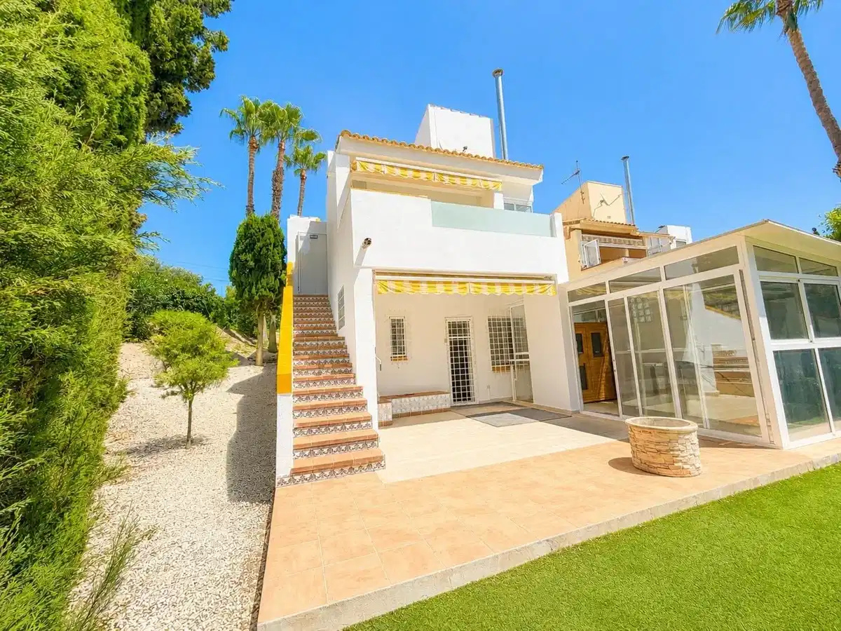 3 bedrooms, 3 bathrooms Villa in Villamartin