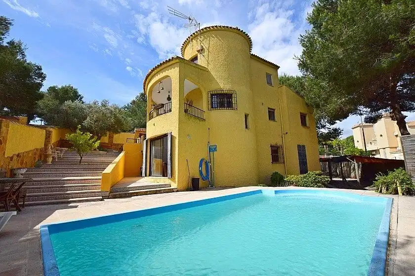 6 bedrooms, 3 bathrooms Villa in Orihuela Costa