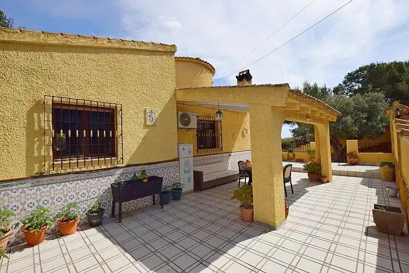 6 bedrooms, 3 bathrooms Villa in Orihuela Costa thumb 2