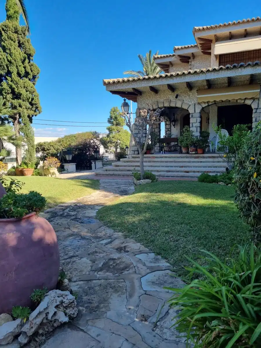 6 bedrooms, 3 bathrooms Villa in Alicante
