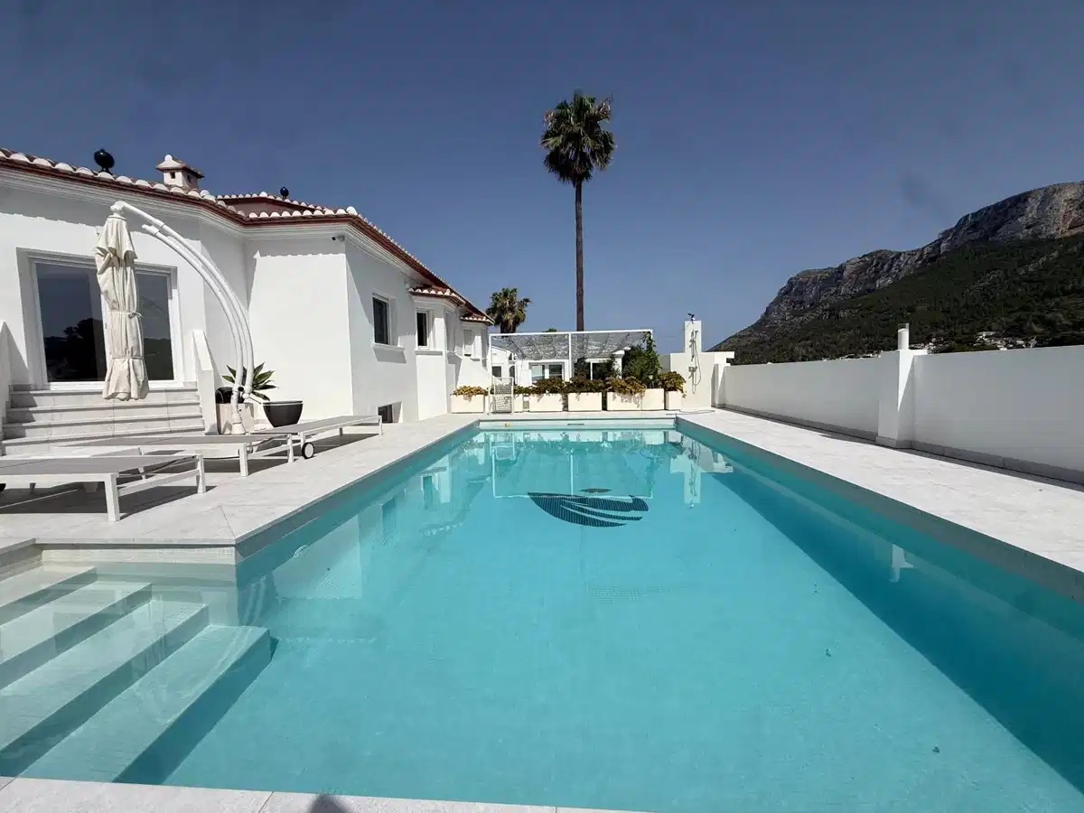 5 bedrooms, 5 bathrooms Villa in Denia
