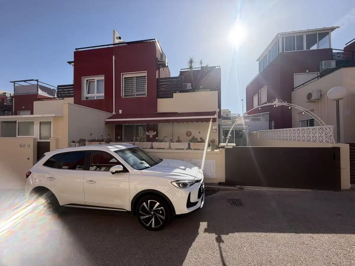 3 bedrooms, 2 bathrooms House in Alicante