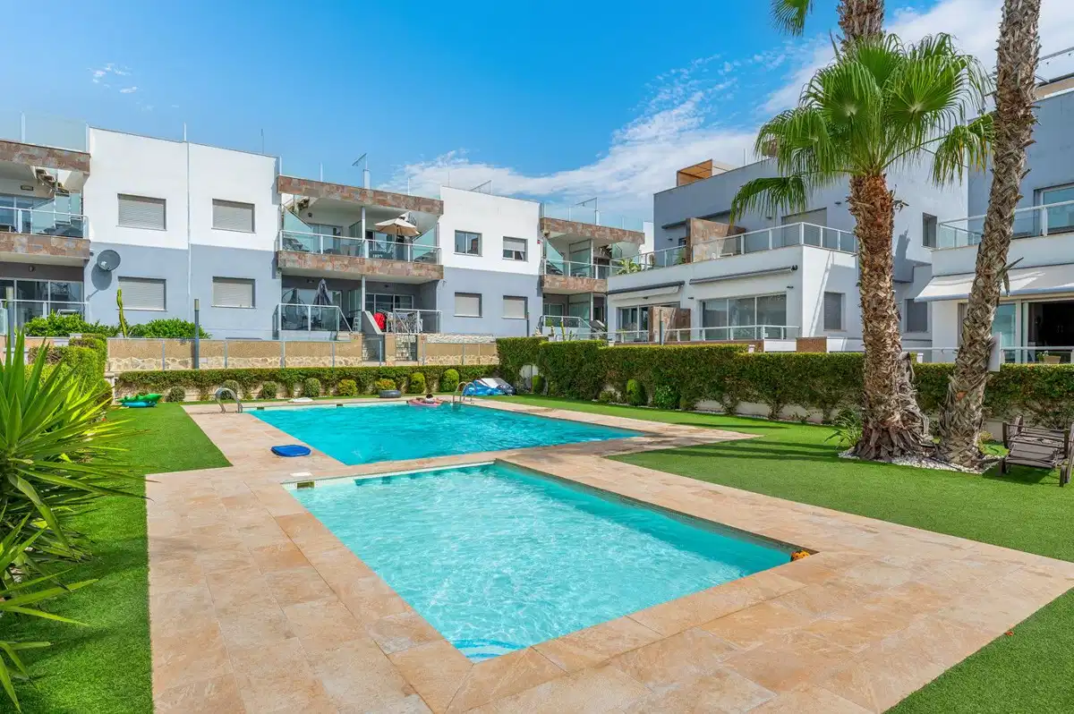 2 bedrooms, 2 bathrooms Bungalow in Punta Prima thumb 4