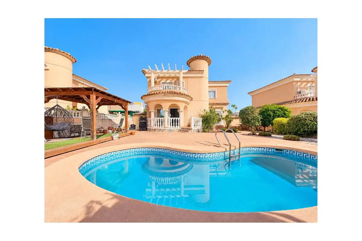 4 bedrooms, 2 bathrooms Villa in San Fulgencio