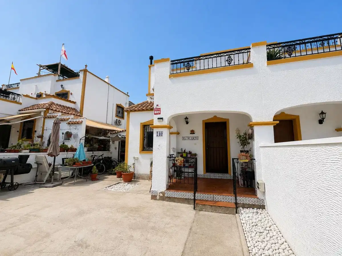 3 bedrooms, 1 bathrooms Villa in Entre Naranjos