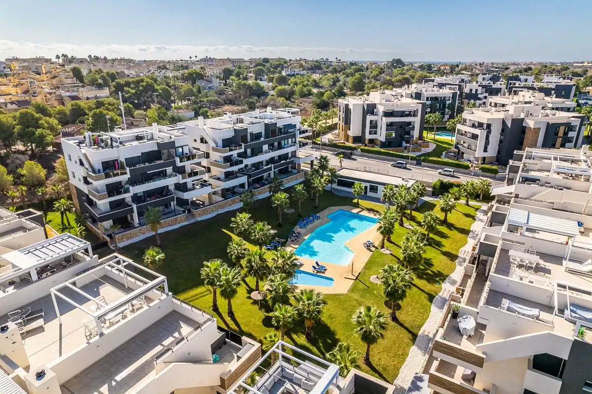 2 bedrooms, 2 bathrooms Penthouse in Los Altos