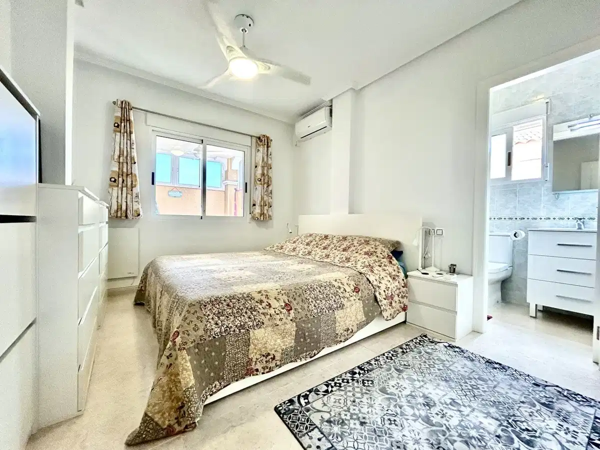 5 bedrooms, 4 bathrooms Villa in Villamartin thumb 13