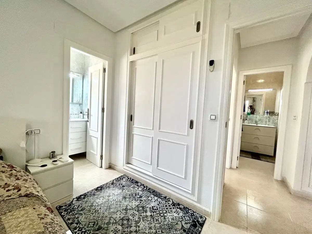 5 bedrooms, 4 bathrooms Villa in Villamartin thumb 15