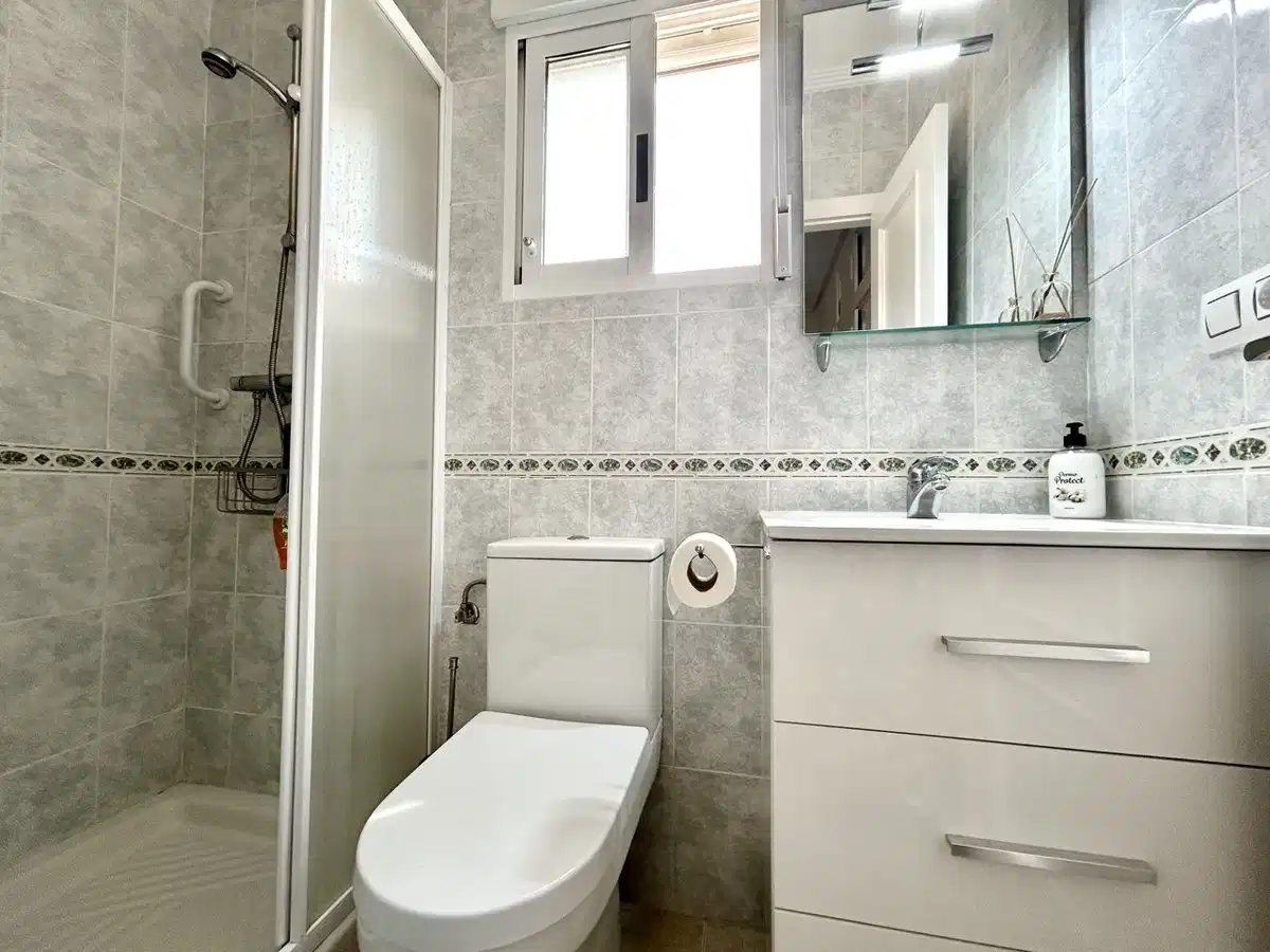 5 bedrooms, 4 bathrooms Villa in Villamartin thumb 16