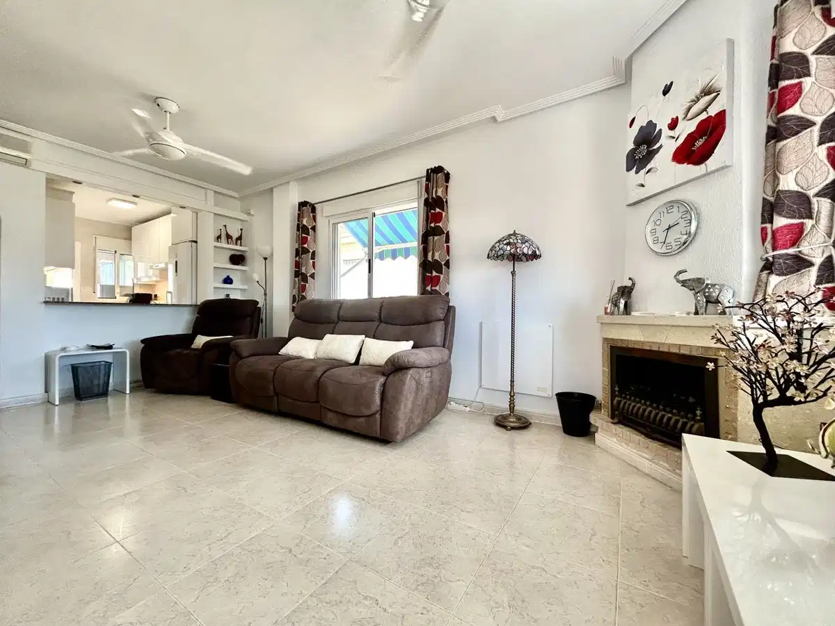 5 bedrooms, 4 bathrooms Villa in Villamartin thumb 5