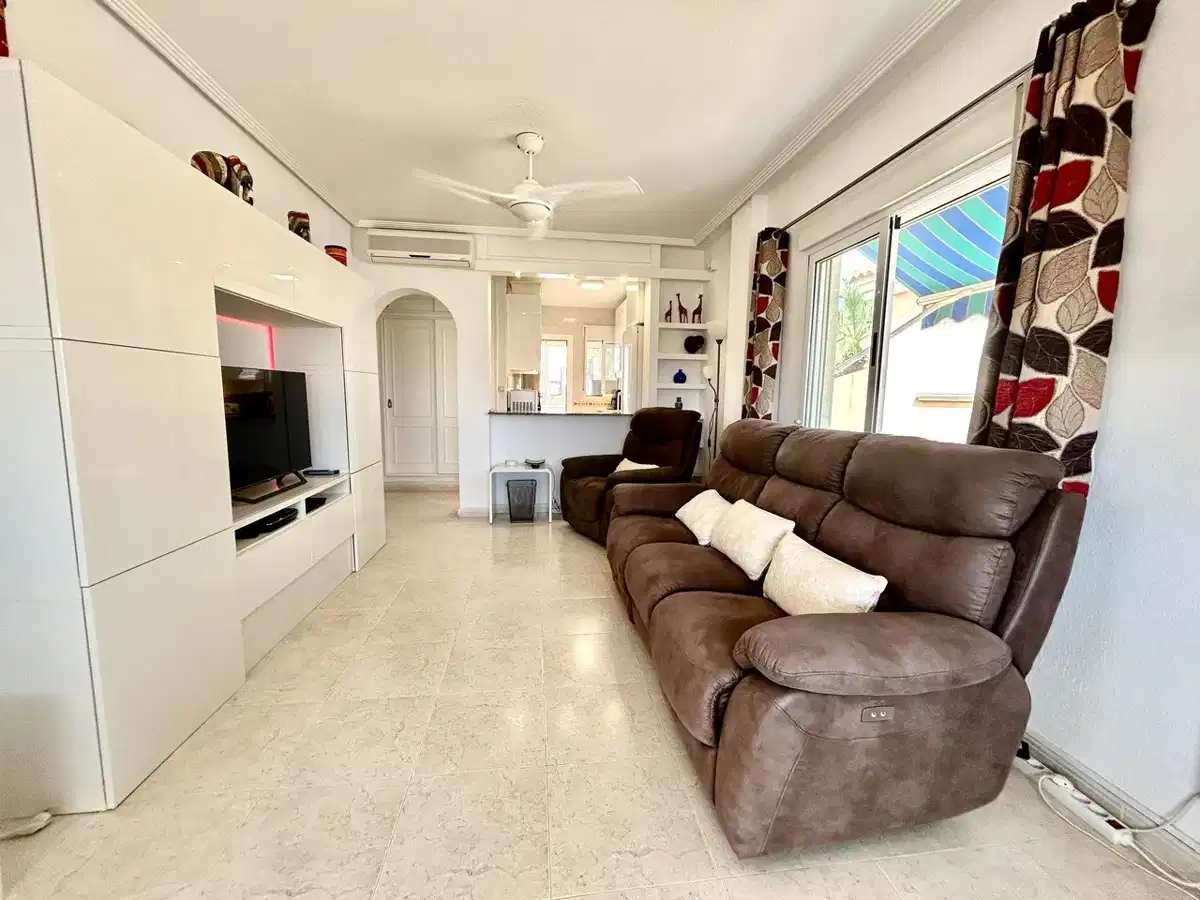 5 bedrooms, 4 bathrooms Villa in Villamartin thumb 6