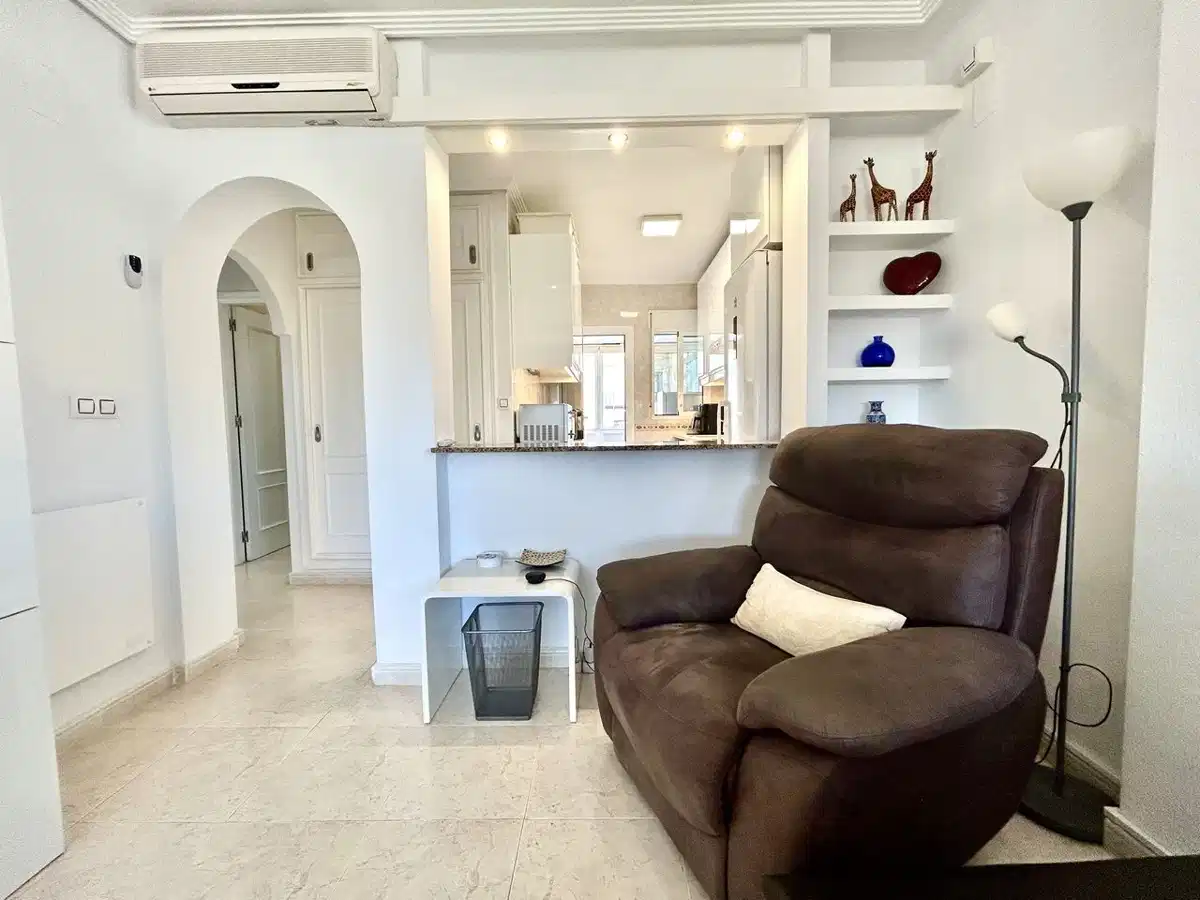 5 bedrooms, 4 bathrooms Villa in Villamartin thumb 7