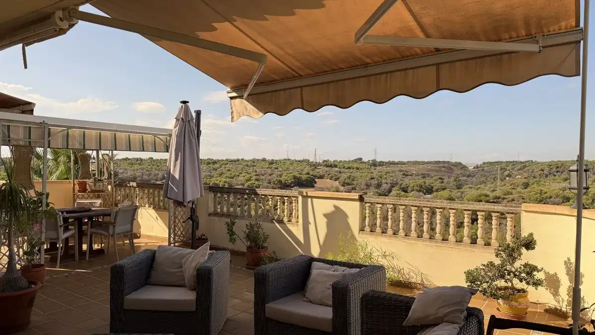 5 bedrooms, 4 bathrooms Villa in Villamartin thumb 10