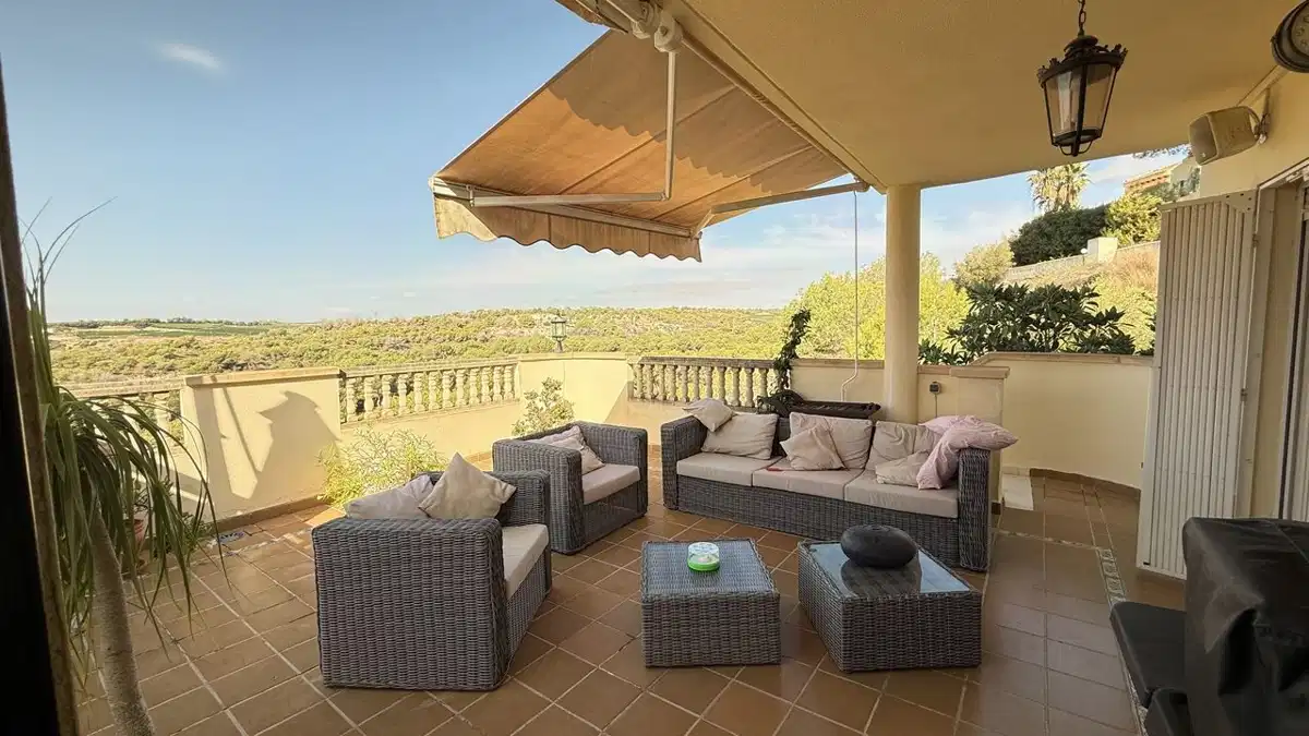 5 bedrooms, 4 bathrooms Villa in Villamartin thumb 11