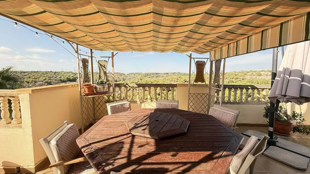 5 bedrooms, 4 bathrooms Villa in Villamartin thumb 12