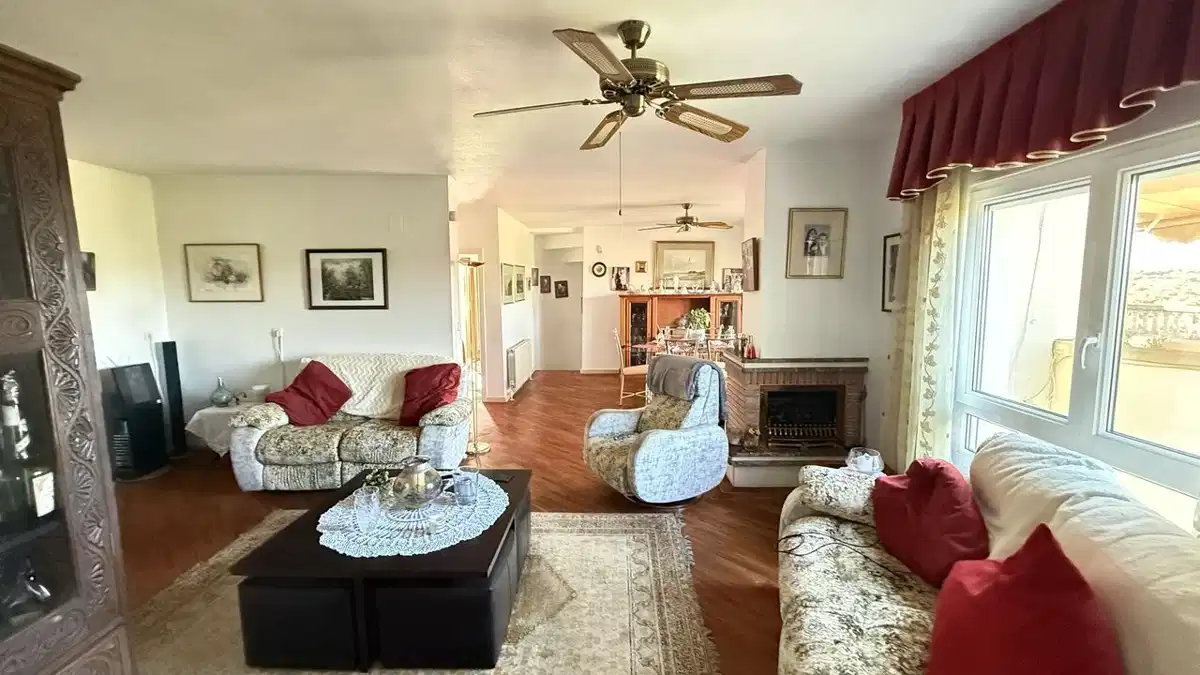 5 bedrooms, 4 bathrooms Villa in Villamartin thumb 15