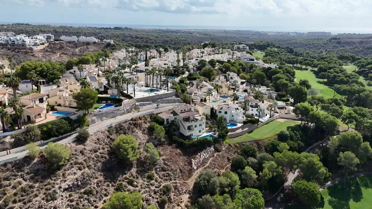 5 bedrooms, 4 bathrooms Villa in Villamartin thumb 3