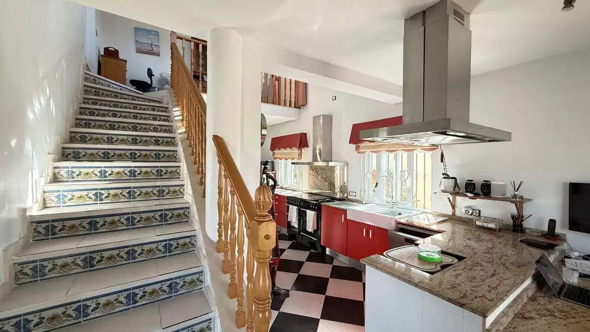 5 bedrooms, 4 bathrooms Villa in Villamartin thumb 5