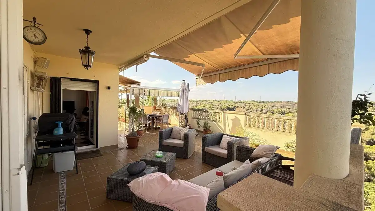 5 bedrooms, 4 bathrooms Villa in Villamartin thumb 9