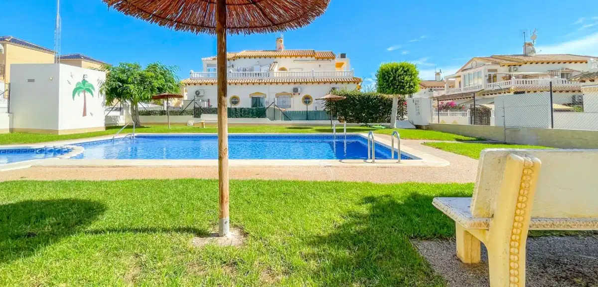 3 bedrooms, 2 bathrooms Townhouse in Orihuela Costa thumb 2
