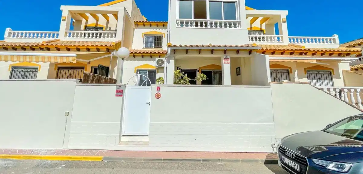 3 bedrooms, 2 bathrooms Townhouse in Orihuela Costa thumb 3