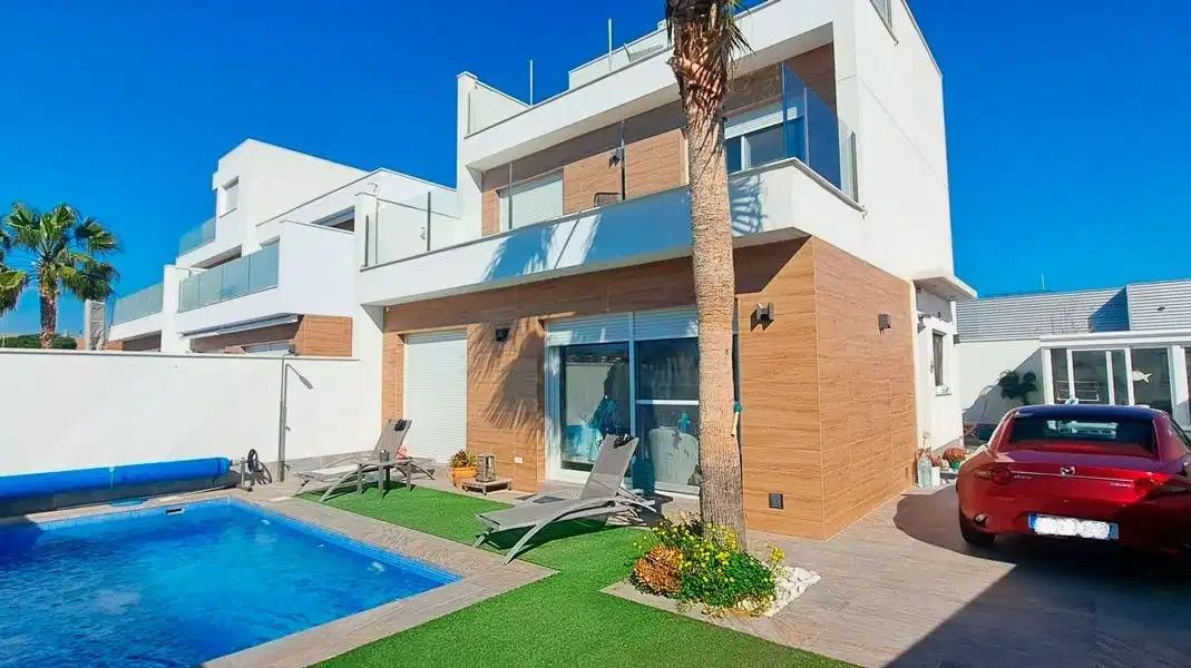 3 bedrooms, 2 bathrooms Villa in Pilar de la Horadada