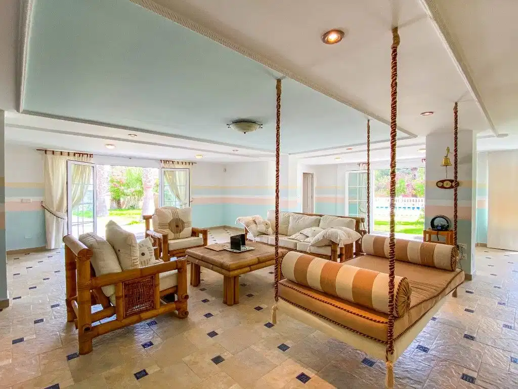 7 bedrooms, 5 bathrooms Villa in Villamartin thumb 3