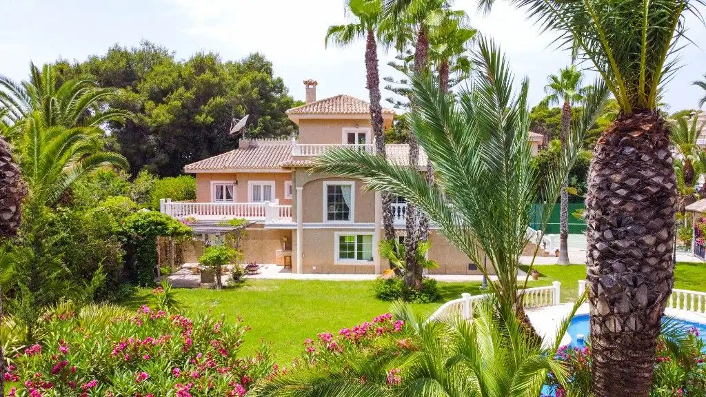 7 bedrooms, 5 bathrooms Villa in Villamartin thumb 4