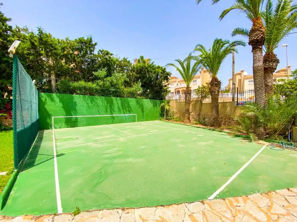 7 bedrooms, 5 bathrooms Villa in Villamartin thumb 7