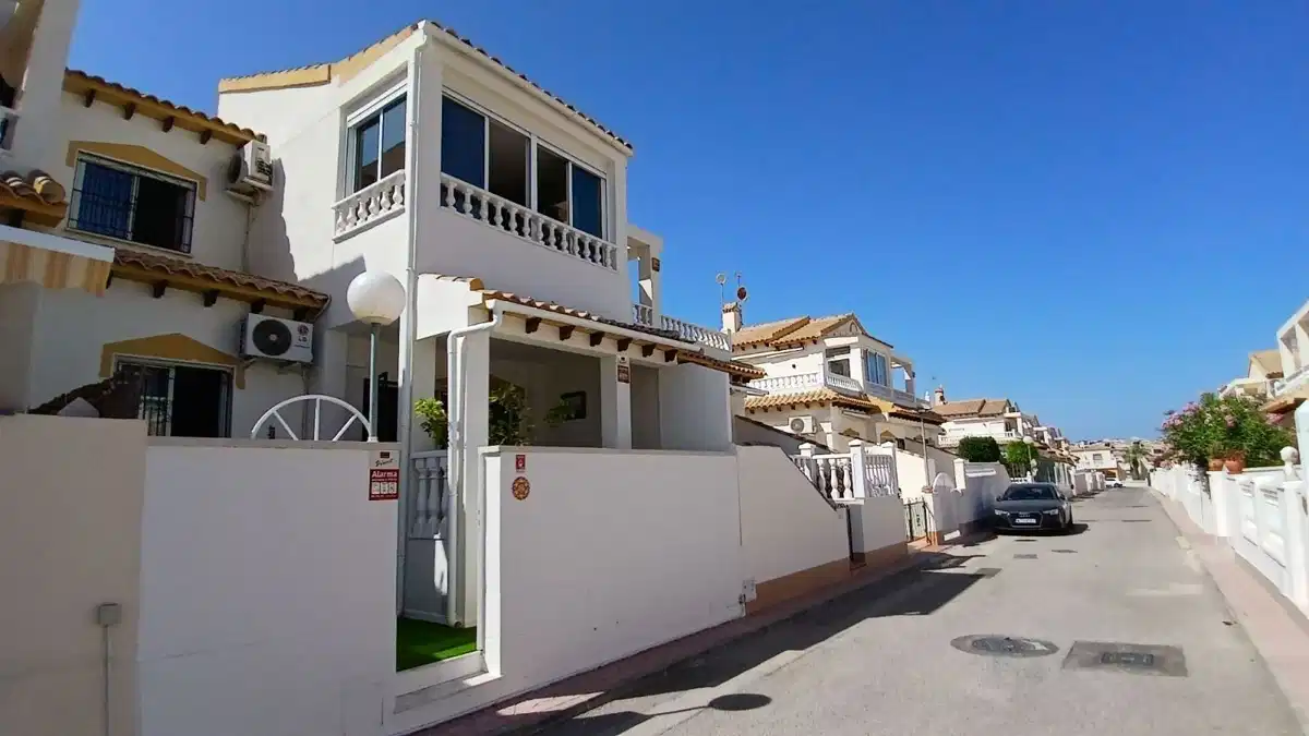 3 bedrooms, 2 bathrooms House in Orihuela Costa thumb 2