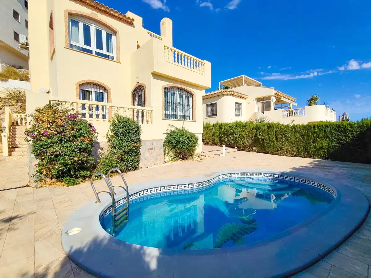 3 bedrooms, 2 bathrooms Villa in Villamartin