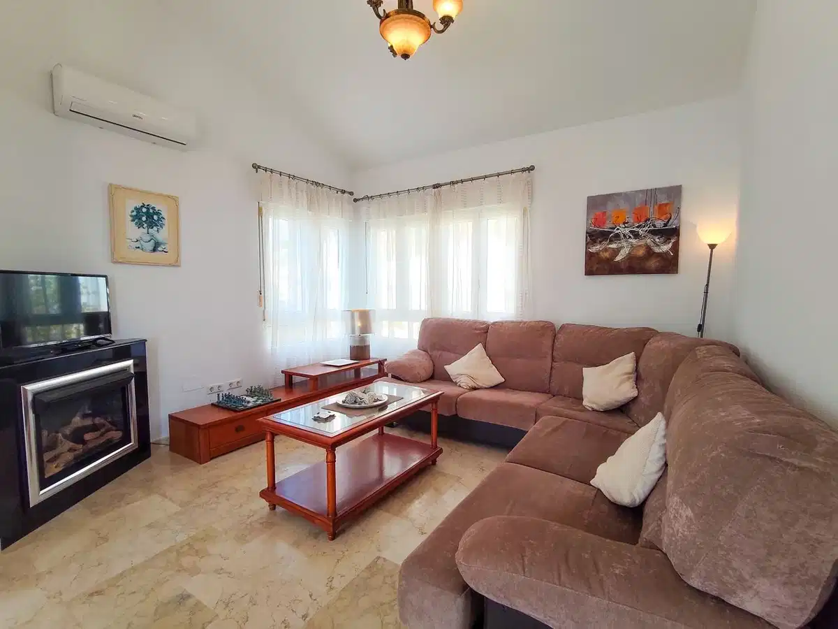 3 bedrooms, 2 bathrooms Villa in Villamartin thumb 4