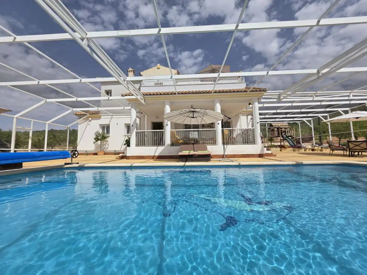 3 bedrooms, 5 bathrooms Villa in Lel