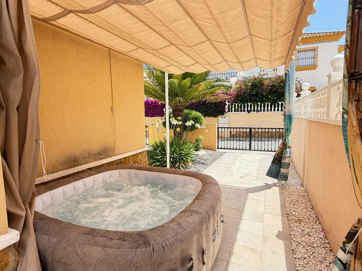 2 bedrooms, 2 bathrooms Apartment in Villamartin thumb 3
