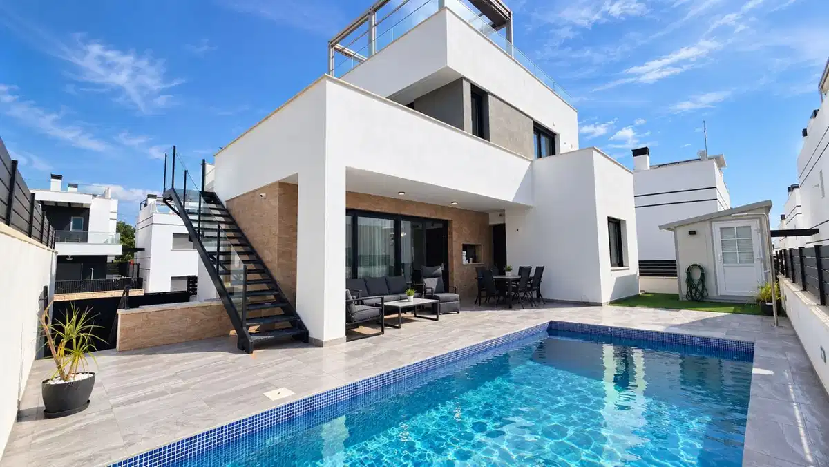6 bedrooms, 4 bathrooms Villa in Villamartin