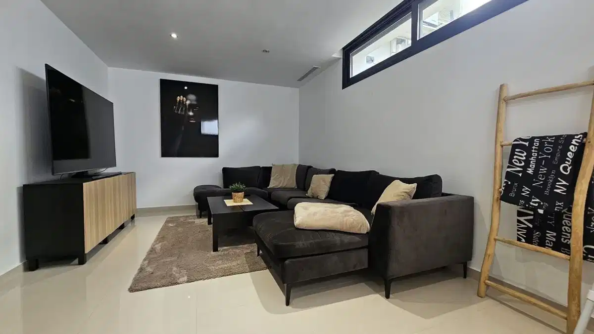 6 bedrooms, 4 bathrooms Villa in Villamartin thumb 11
