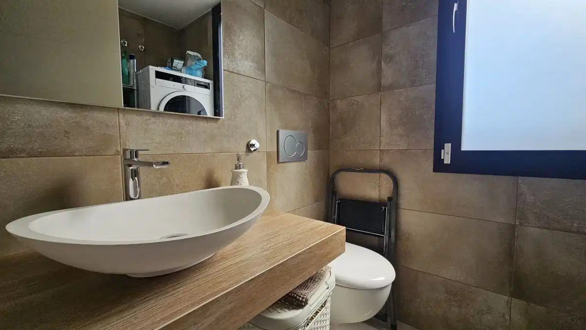 6 bedrooms, 4 bathrooms Villa in Villamartin thumb 9